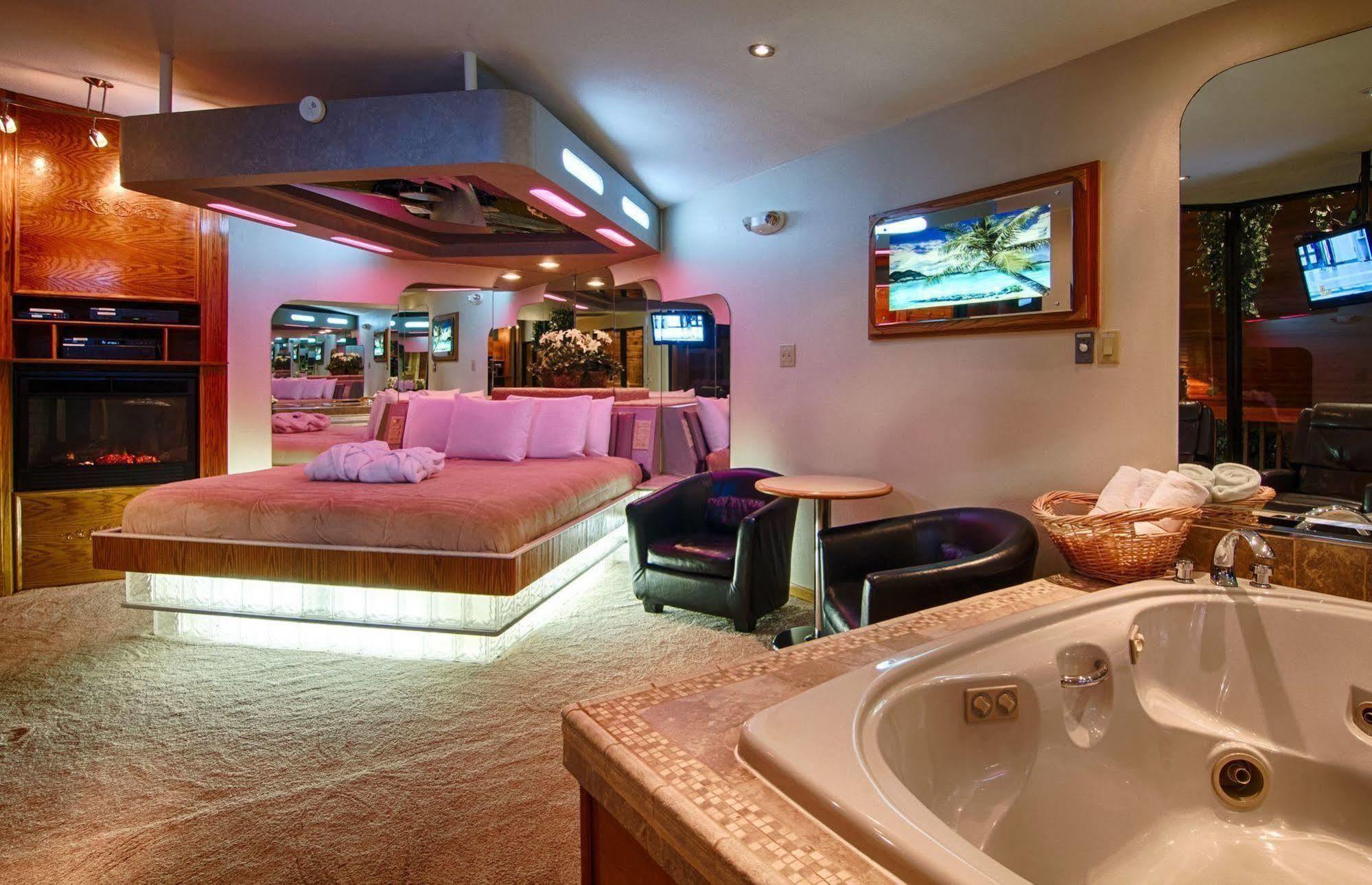 Sybaris Pool Suites - Indianapolis Ngoại thất bức ảnh