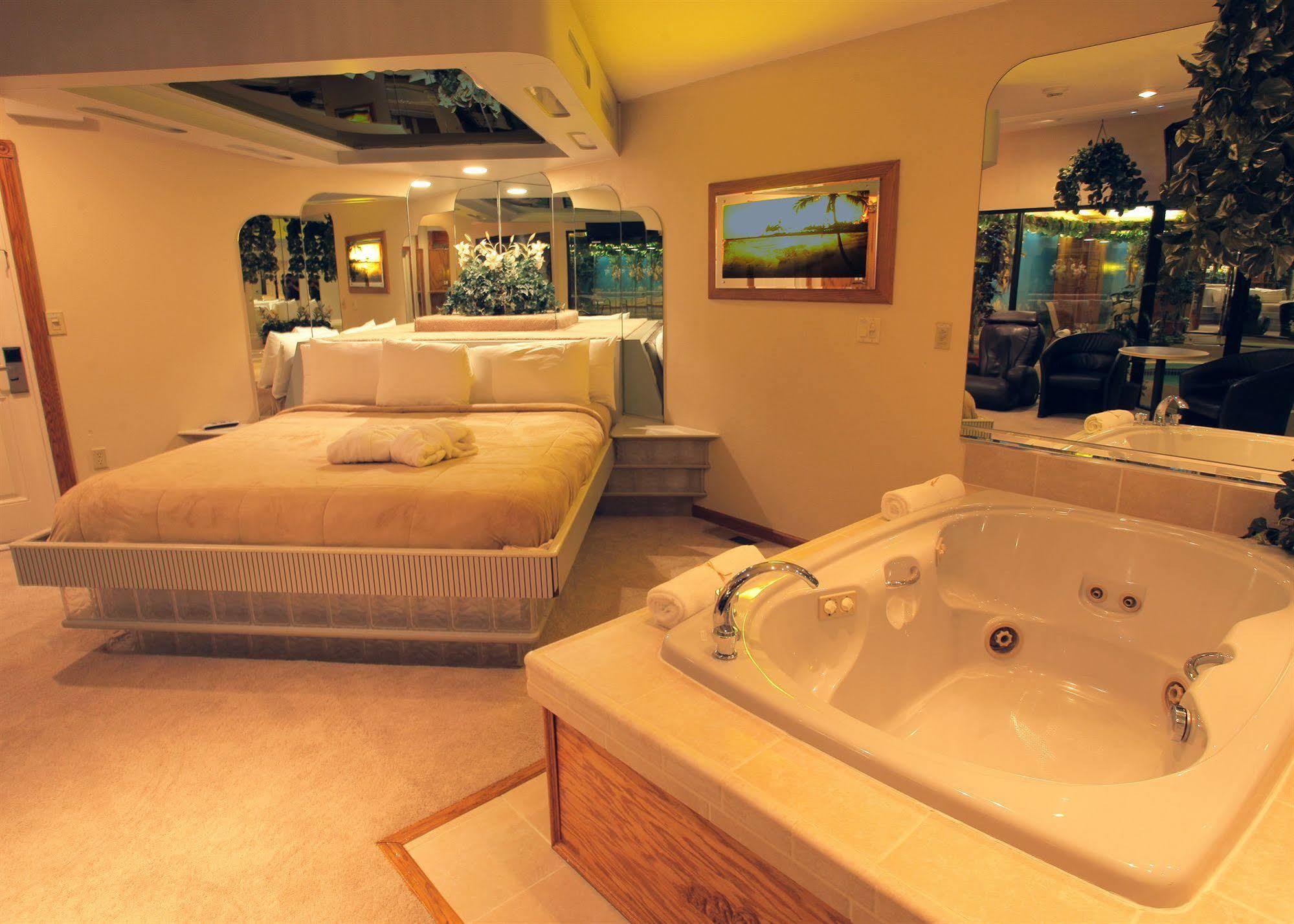 Sybaris Pool Suites - Indianapolis Ngoại thất bức ảnh