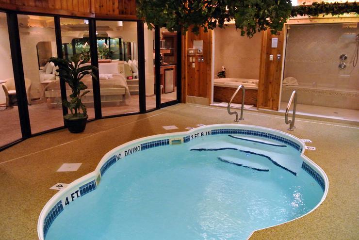 Sybaris Pool Suites - Indianapolis Phòng bức ảnh